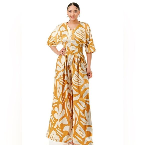 Love Highlight upscale jumpsuit. Palm print this is a summer vacay dream! Sz M. - Picture 5 of 11